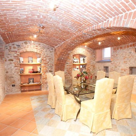 Hotel Palazzo Di Mezzo Carrù Zewnętrze zdjęcie
