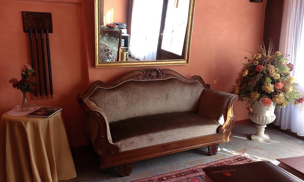 Hotel Palazzo Di Mezzo Carrù Zewnętrze zdjęcie