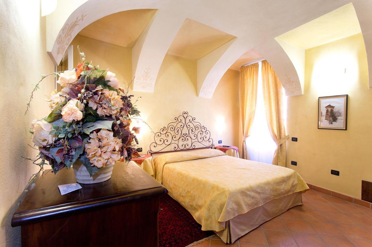 Hotel Palazzo Di Mezzo Carrù Zewnętrze zdjęcie