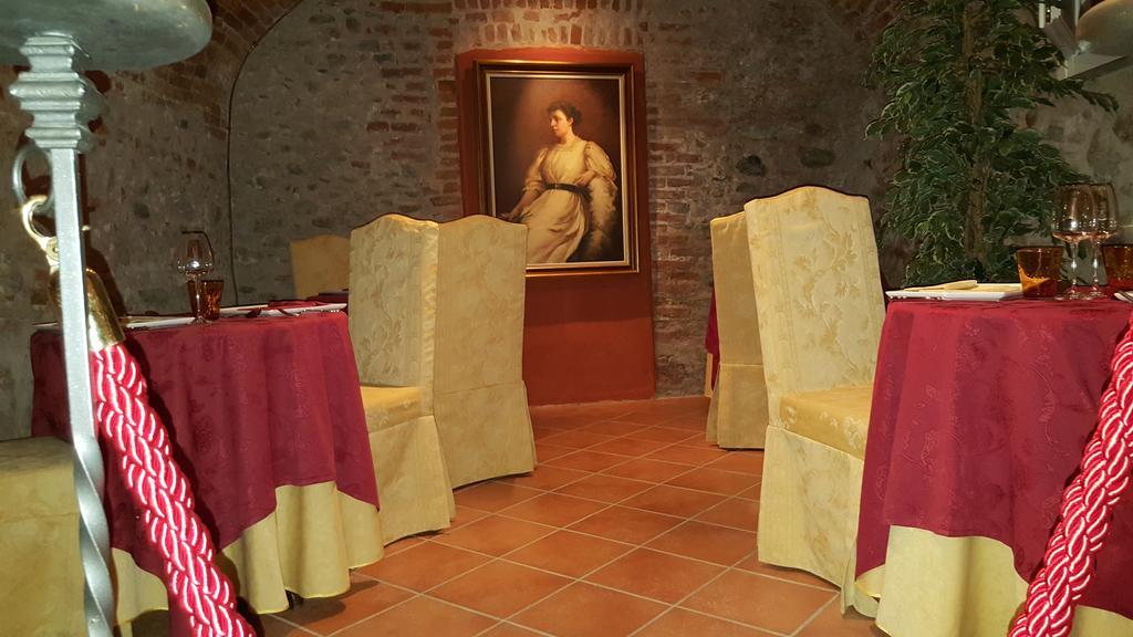 Hotel Palazzo Di Mezzo Carrù Zewnętrze zdjęcie