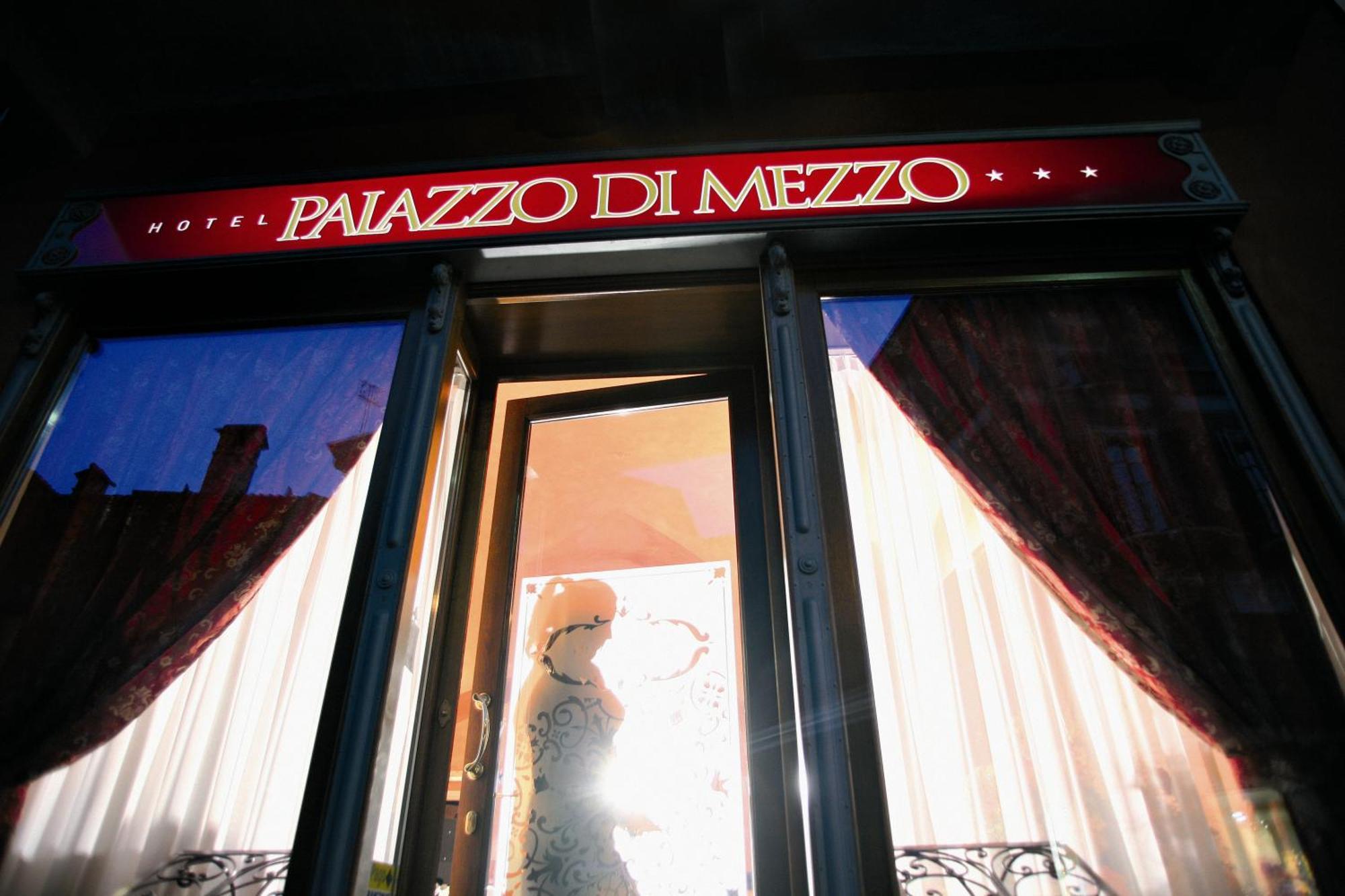Hotel Palazzo Di Mezzo Carrù Zewnętrze zdjęcie