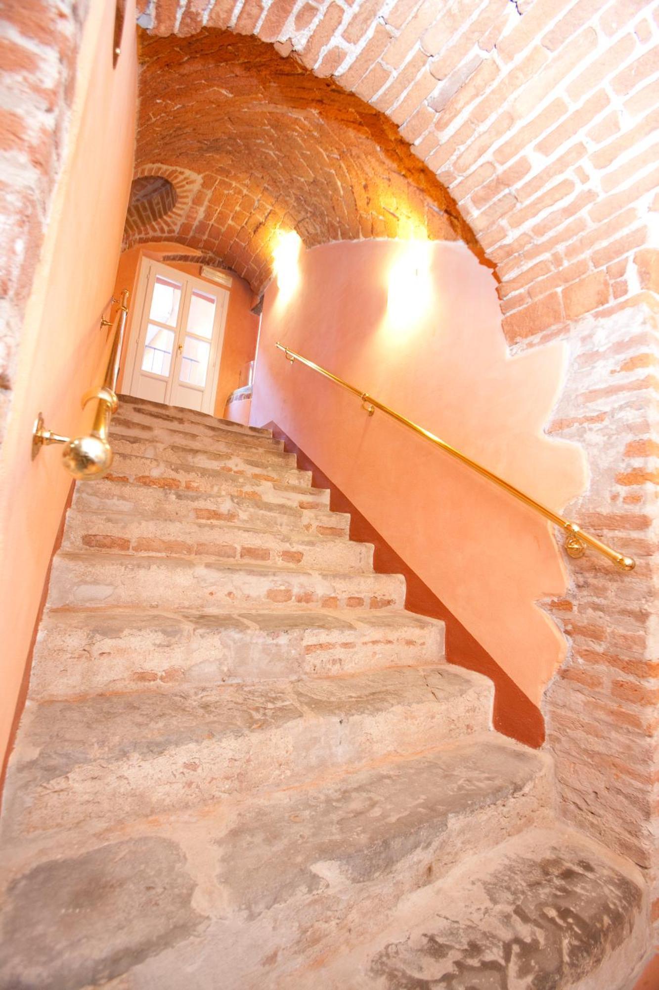 Hotel Palazzo Di Mezzo Carrù Zewnętrze zdjęcie