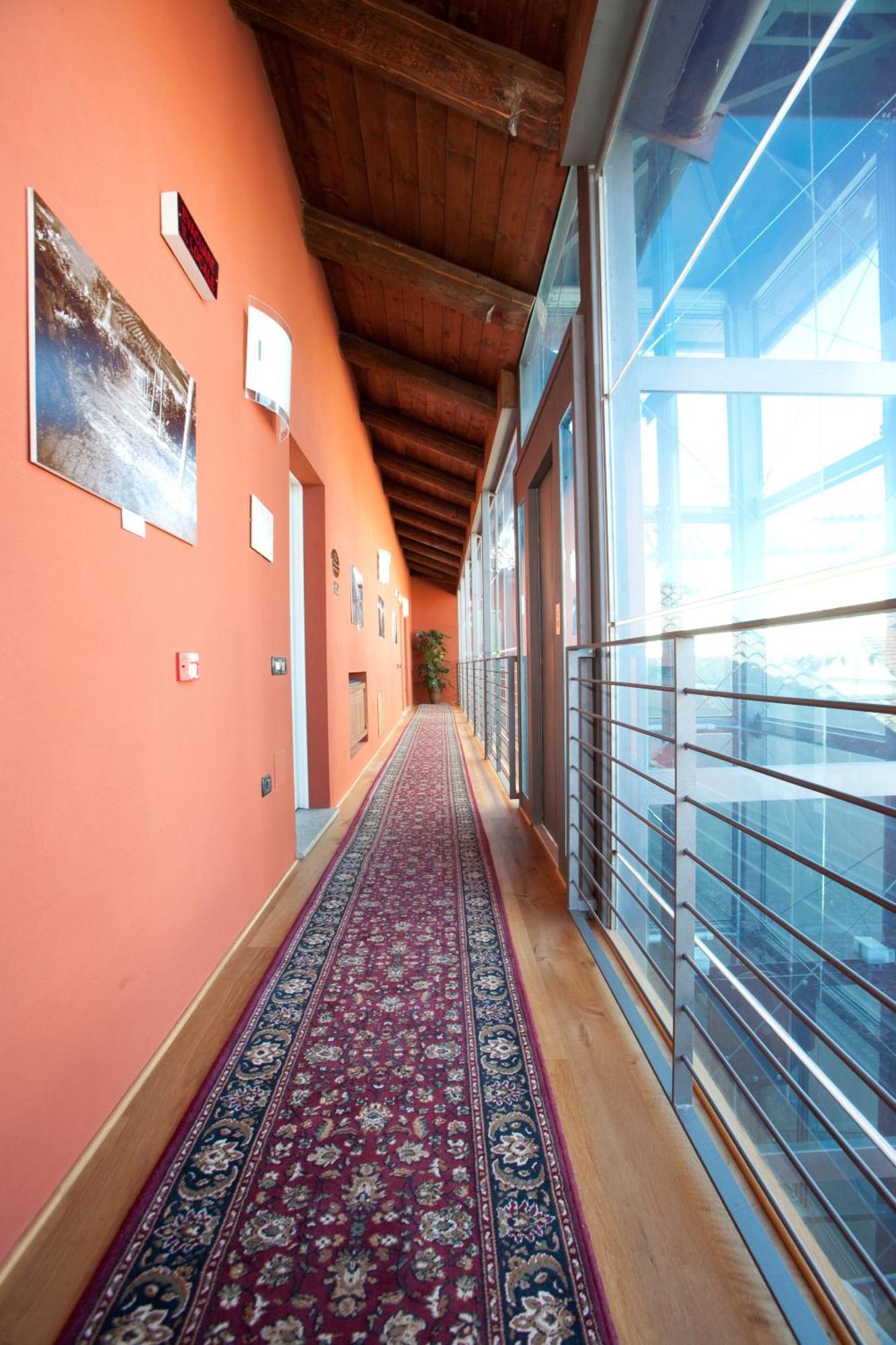Hotel Palazzo Di Mezzo Carrù Zewnętrze zdjęcie