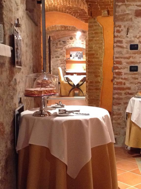Hotel Palazzo Di Mezzo Carrù Zewnętrze zdjęcie