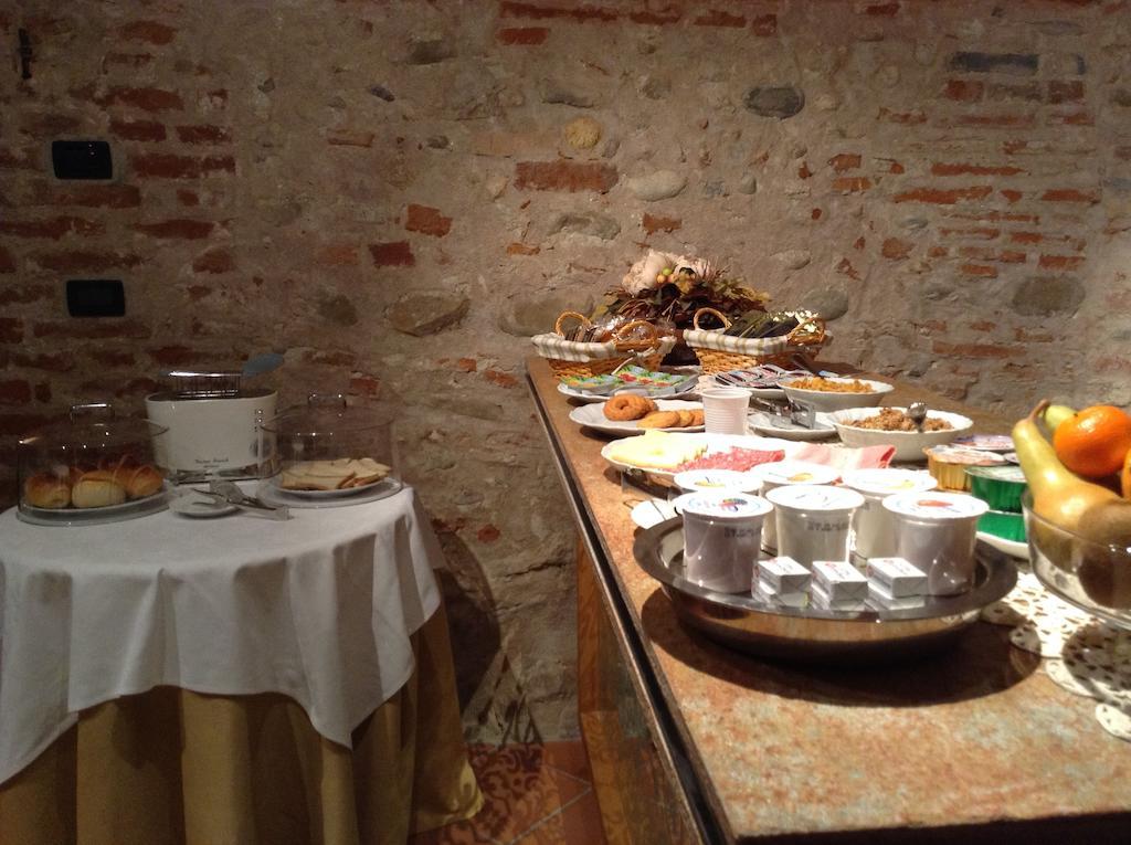 Hotel Palazzo Di Mezzo Carrù Zewnętrze zdjęcie