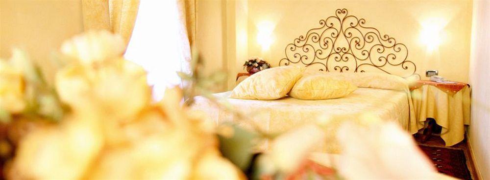 Hotel Palazzo Di Mezzo Carrù Zewnętrze zdjęcie