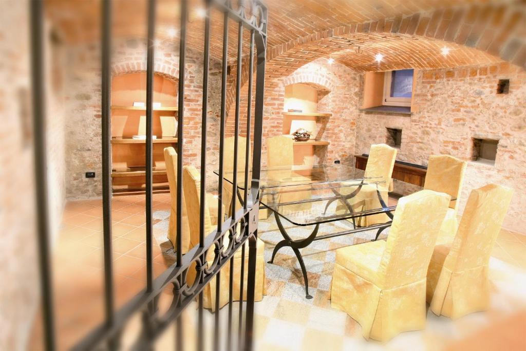 Hotel Palazzo Di Mezzo Carrù Zewnętrze zdjęcie