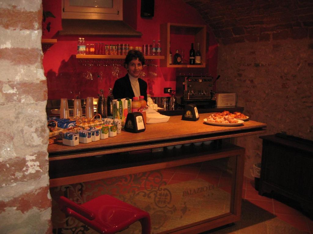 Hotel Palazzo Di Mezzo Carrù Zewnętrze zdjęcie