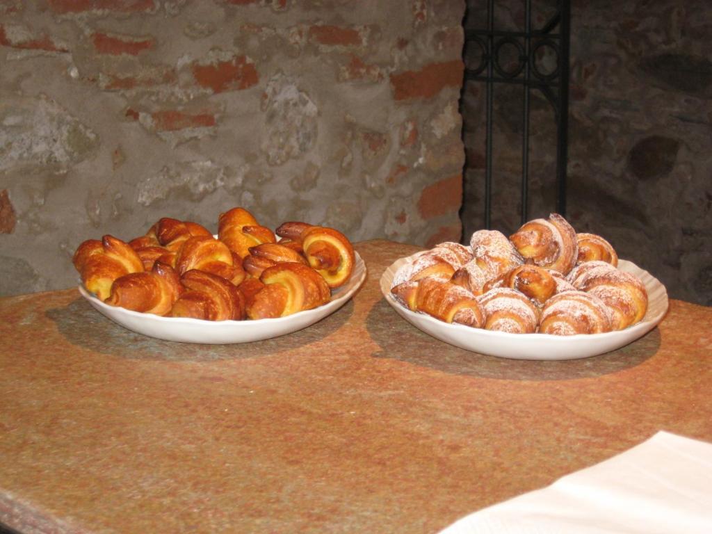 Hotel Palazzo Di Mezzo Carrù Zewnętrze zdjęcie