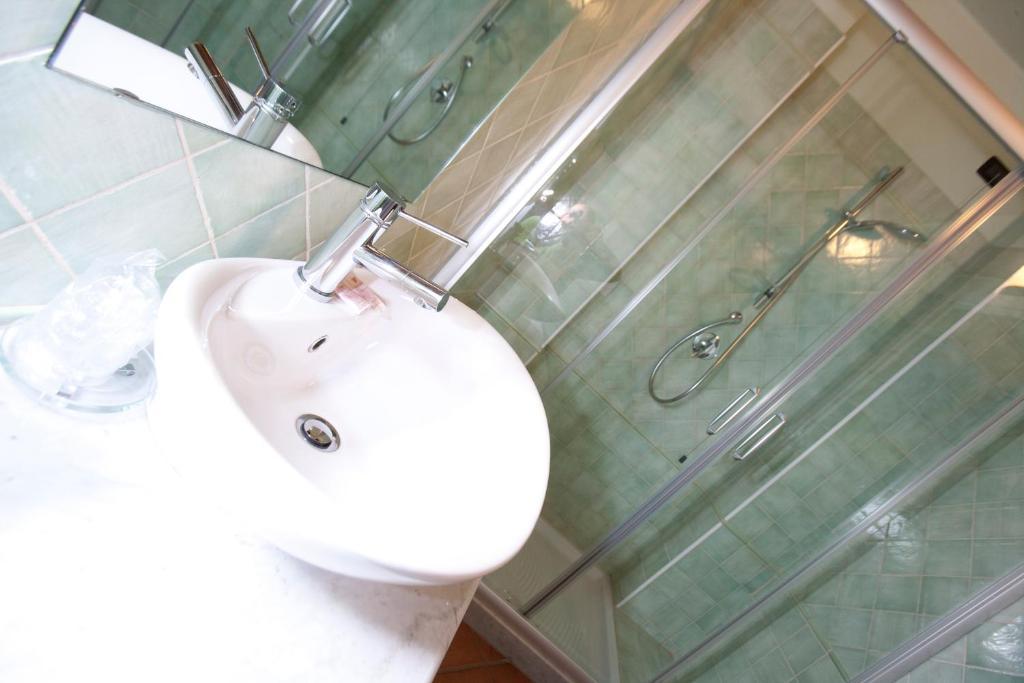 Hotel Palazzo Di Mezzo Carrù Zewnętrze zdjęcie