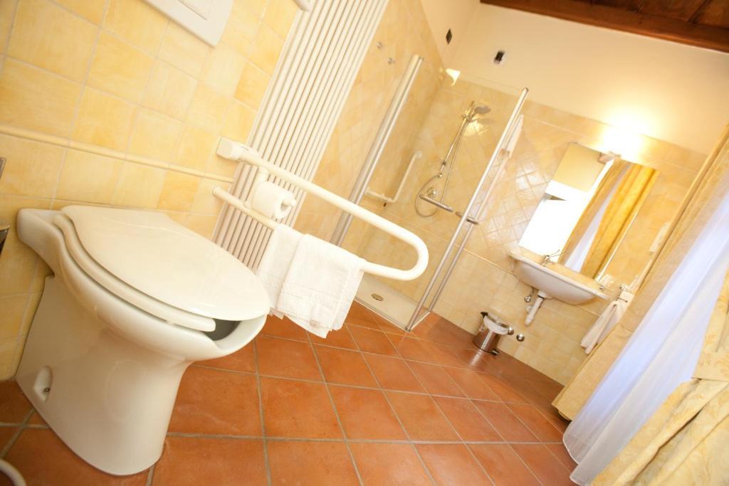 Hotel Palazzo Di Mezzo Carrù Zewnętrze zdjęcie