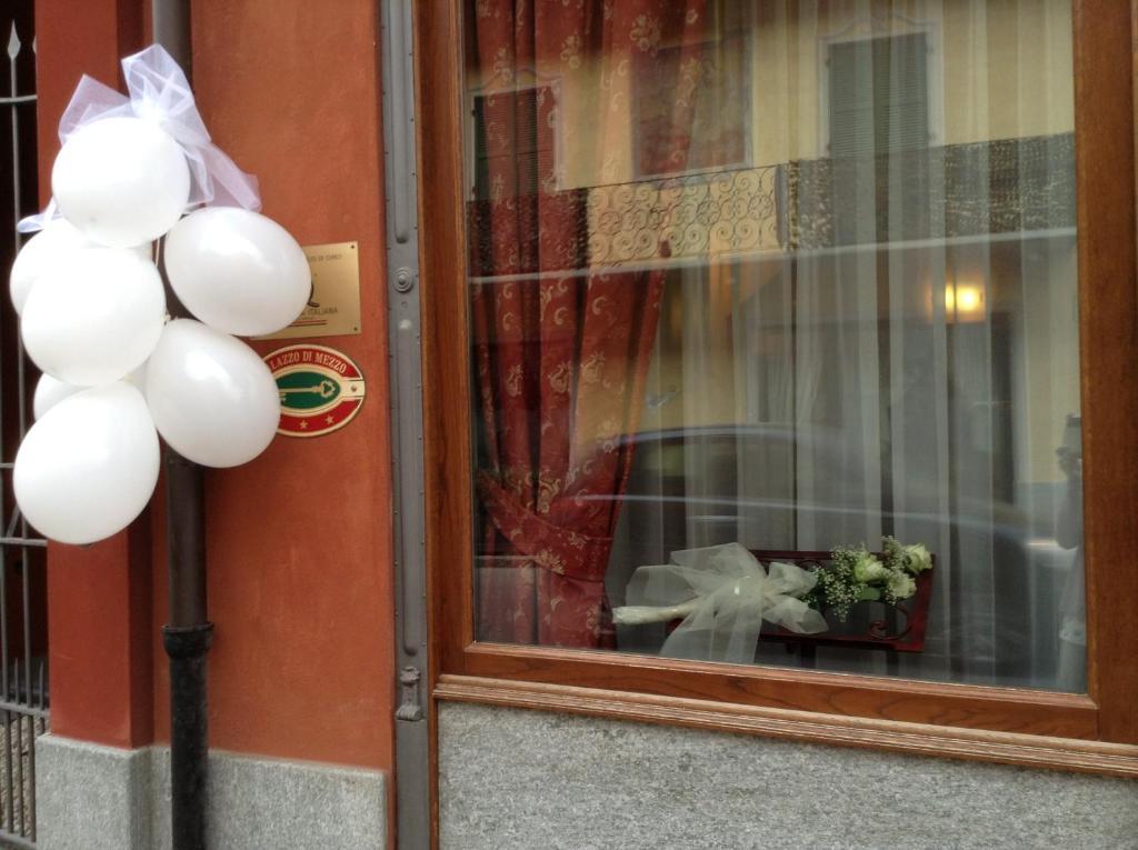 Hotel Palazzo Di Mezzo Carrù Zewnętrze zdjęcie