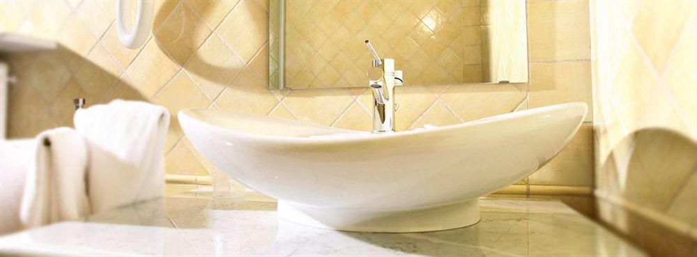 Hotel Palazzo Di Mezzo Carrù Zewnętrze zdjęcie