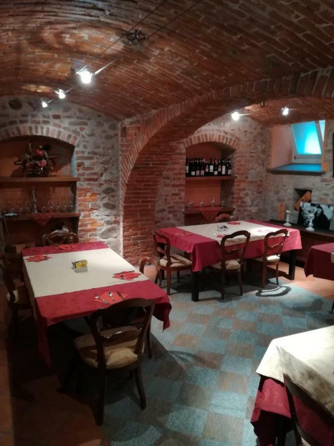Hotel Palazzo Di Mezzo Carrù Zewnętrze zdjęcie