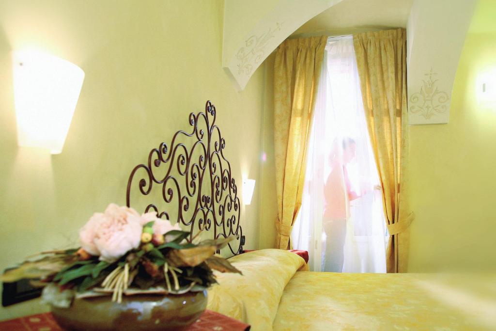 Hotel Palazzo Di Mezzo Carrù Zewnętrze zdjęcie